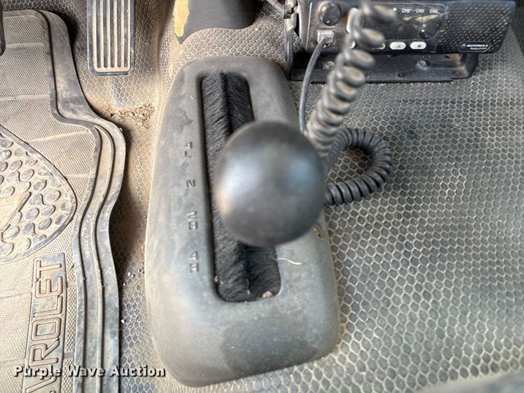 image for item EH7531 2004 Chevrolet Silverado 2500HD utility bed pickup truck