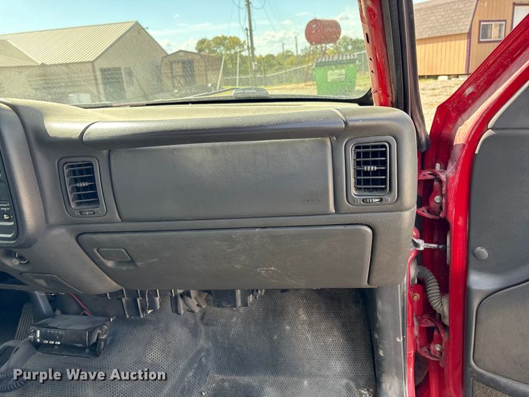 image for item EH7531 2004 Chevrolet Silverado 2500HD utility bed pickup truck