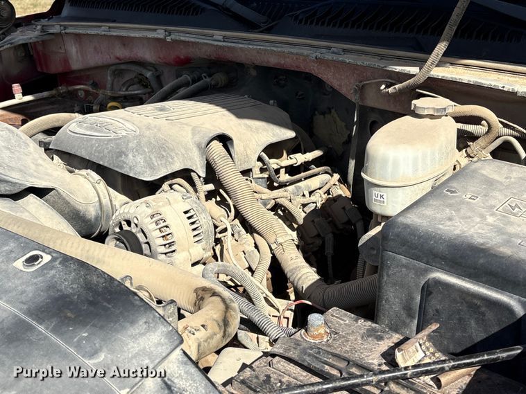 image for item EH7531 2004 Chevrolet Silverado 2500HD utility bed pickup truck