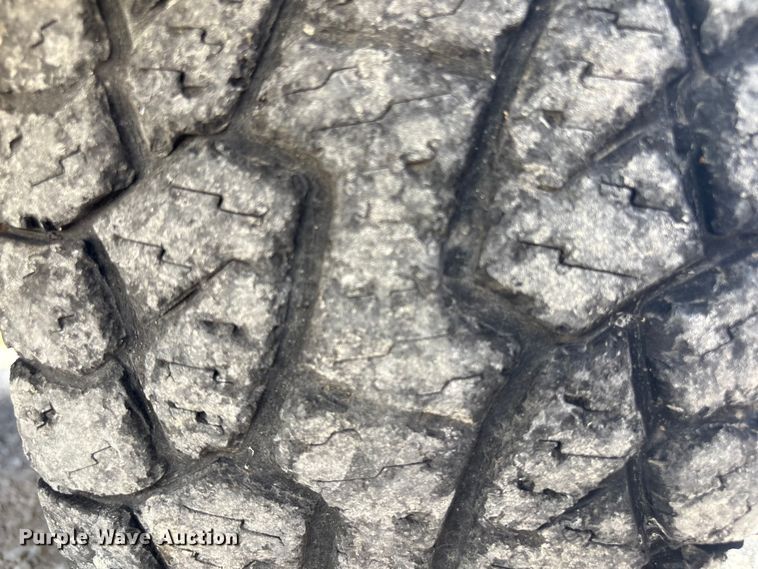 image for item EH7531 2004 Chevrolet Silverado 2500HD utility bed pickup truck