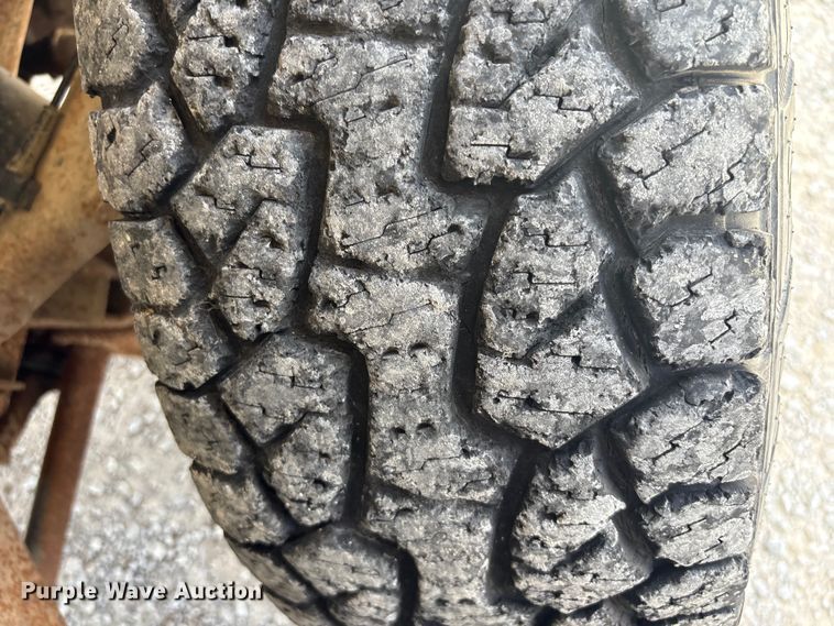 image for item EH7531 2004 Chevrolet Silverado 2500HD utility bed pickup truck