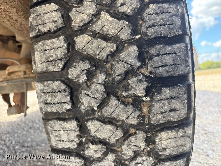 image for item EH7531 2004 Chevrolet Silverado 2500HD utility bed pickup truck