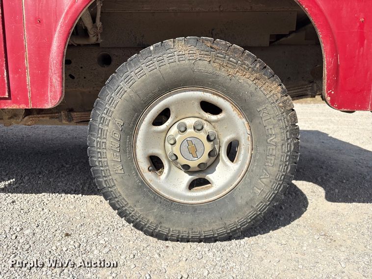 image for item EH7531 2004 Chevrolet Silverado 2500HD utility bed pickup truck