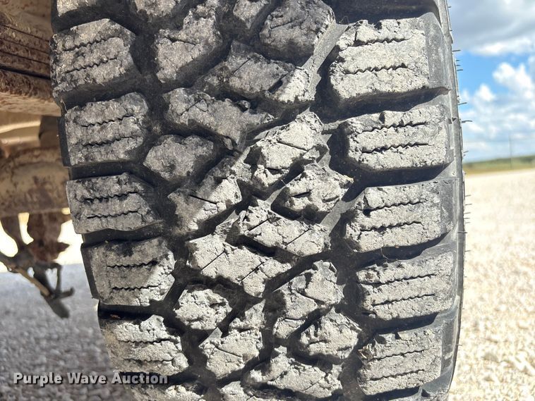 image for item EH7531 2004 Chevrolet Silverado 2500HD utility bed pickup truck