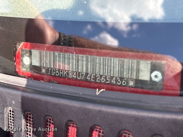 image for item EH7531 2004 Chevrolet Silverado 2500HD utility bed pickup truck