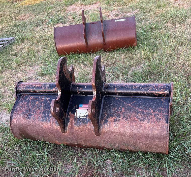 image for item EJ7665 (2) excavator buckets