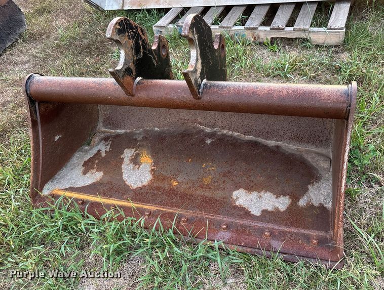 image for item EJ7665 (2) excavator buckets