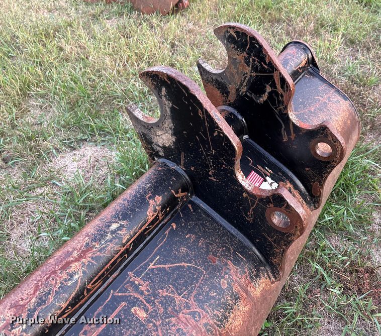 image for item EJ7665 (2) excavator buckets