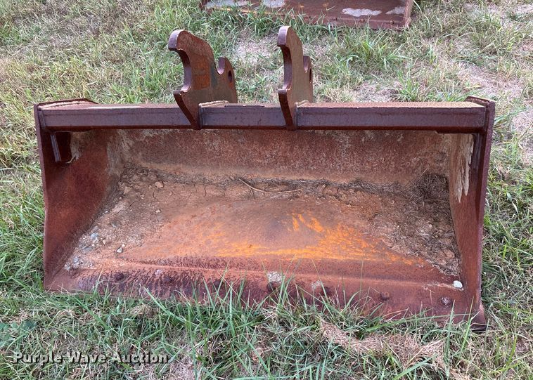 image for item EJ7665 (2) excavator buckets