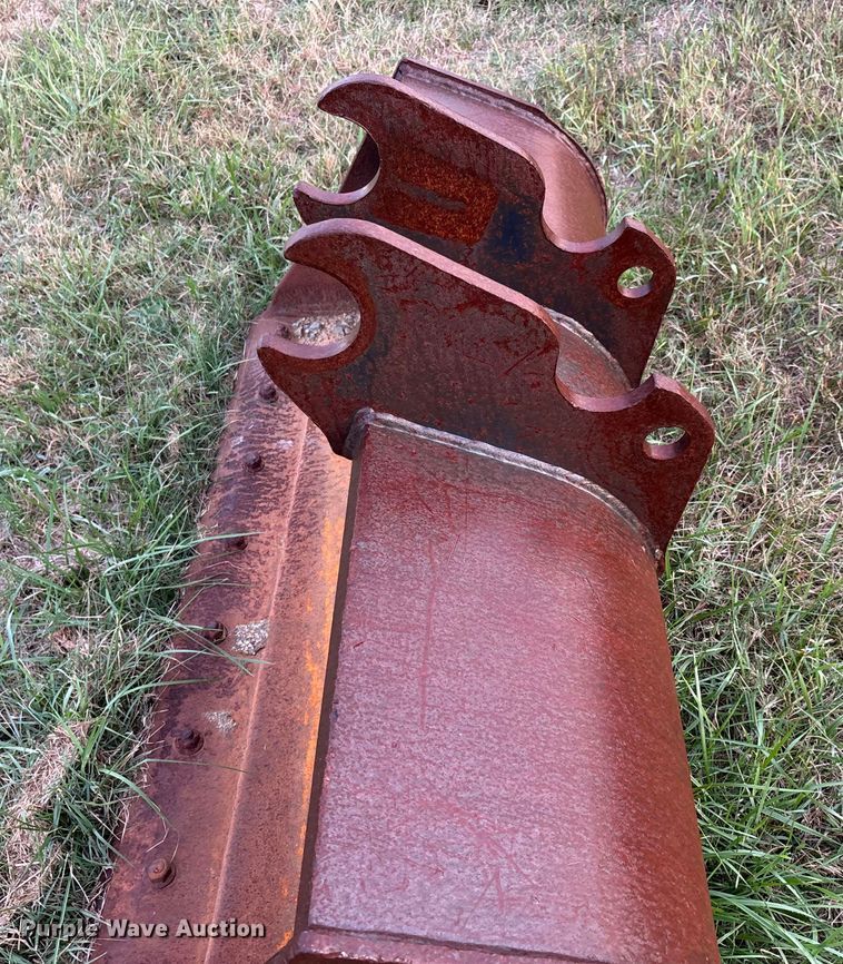 image for item EJ7665 (2) excavator buckets