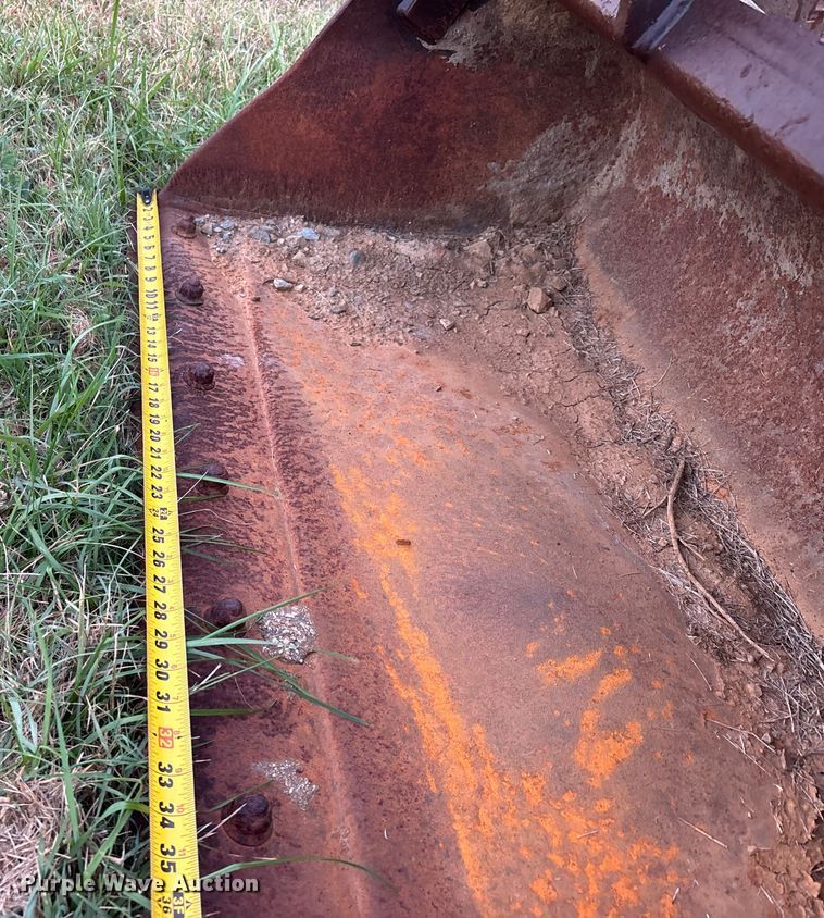 image for item EJ7665 (2) excavator buckets