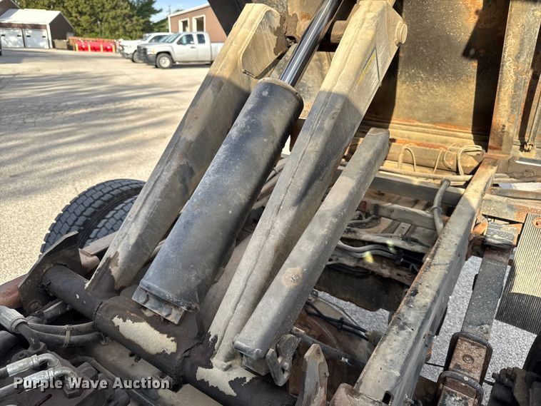 image for item EM2371 2011 Ford F450 Super Duty dump truck