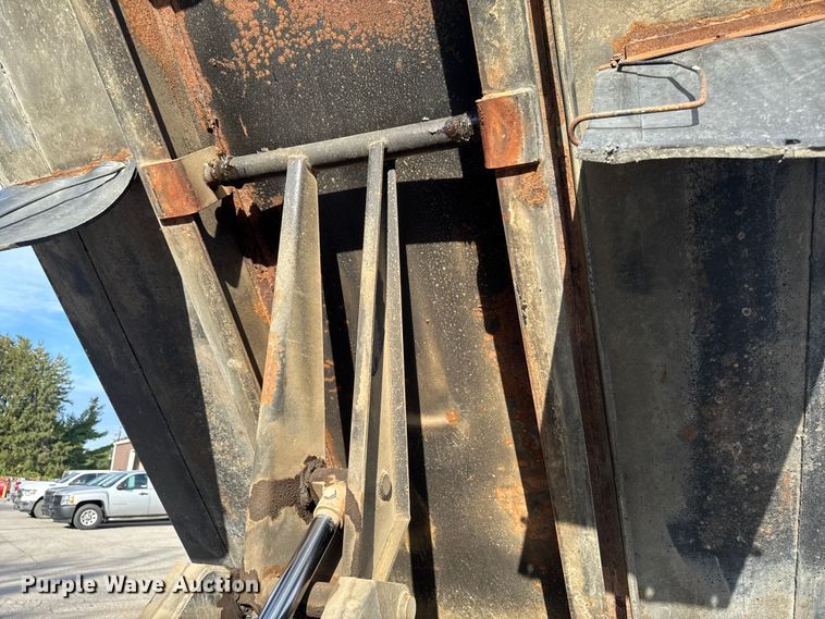 image for item EM2371 2011 Ford F450 Super Duty dump truck