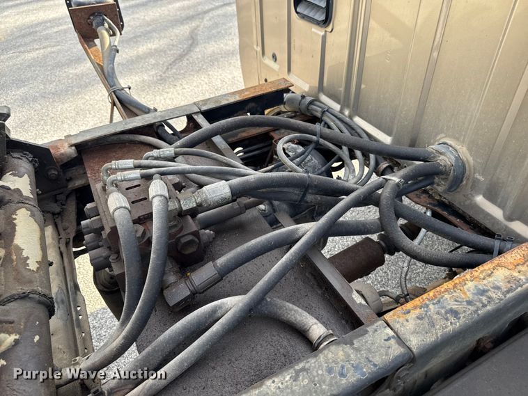 image for item EM2371 2011 Ford F450 Super Duty dump truck