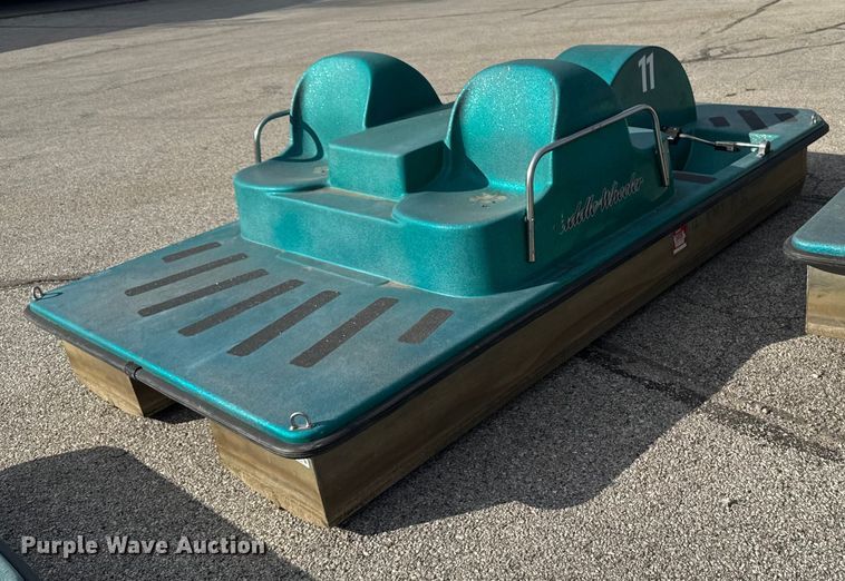 image for item EM2374 Paddle boat