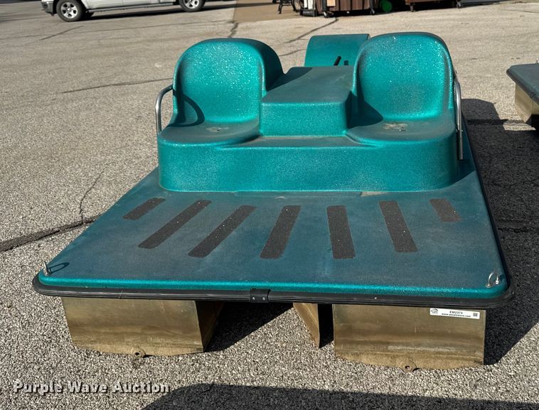 image for item EM2374 Paddle boat