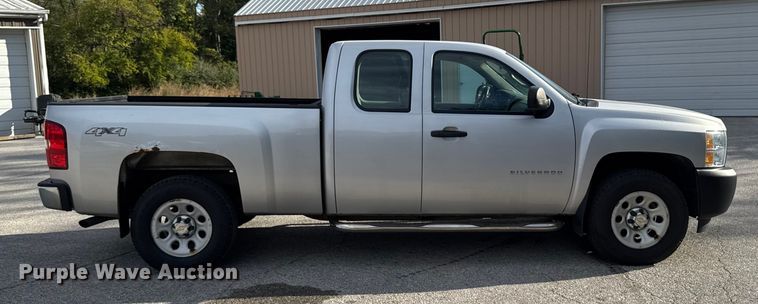 image for item EM2378 2011 Chevrolet Silverado 1500 Ext. Cab pickup truck