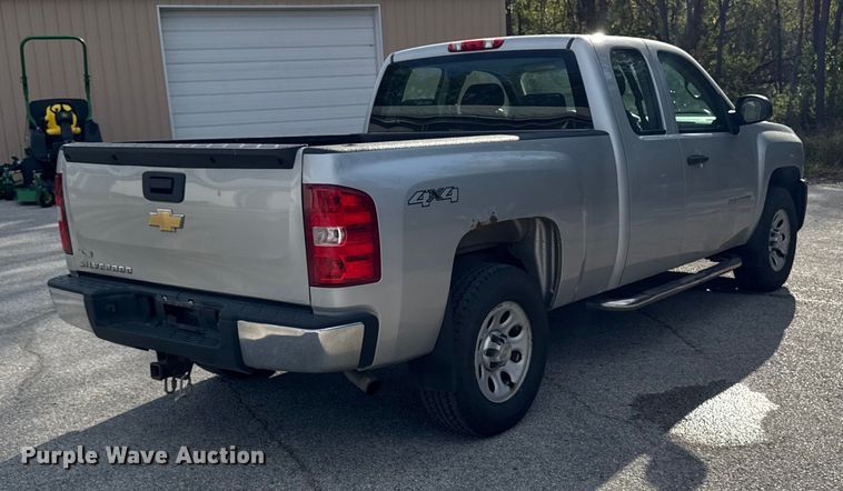 image for item EM2378 2011 Chevrolet Silverado 1500 Ext. Cab pickup truck