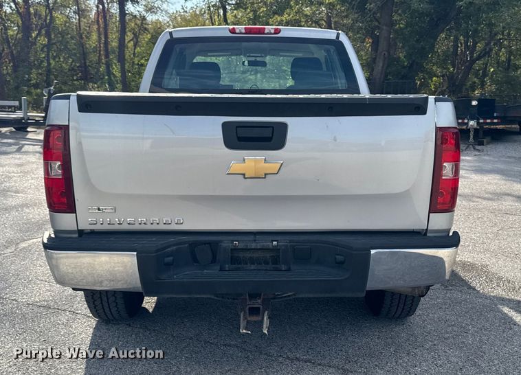 image for item EM2378 2011 Chevrolet Silverado 1500 Ext. Cab pickup truck