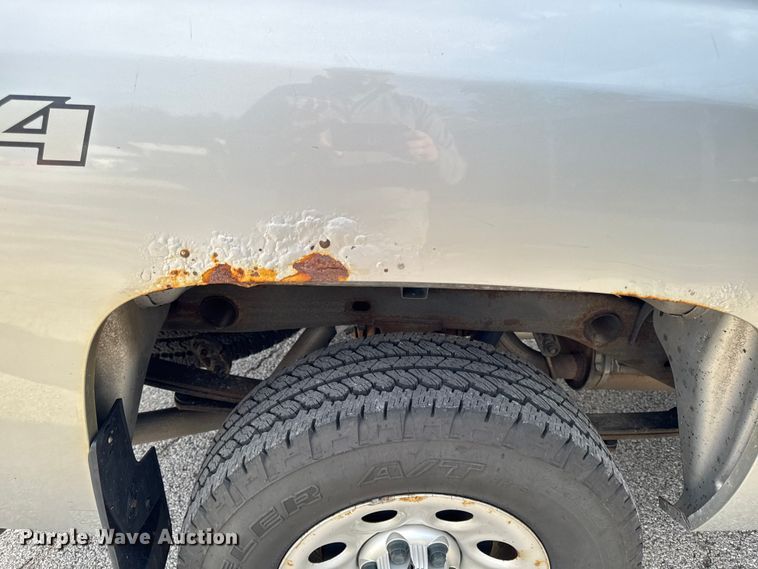 image for item EM2378 2011 Chevrolet Silverado 1500 Ext. Cab pickup truck