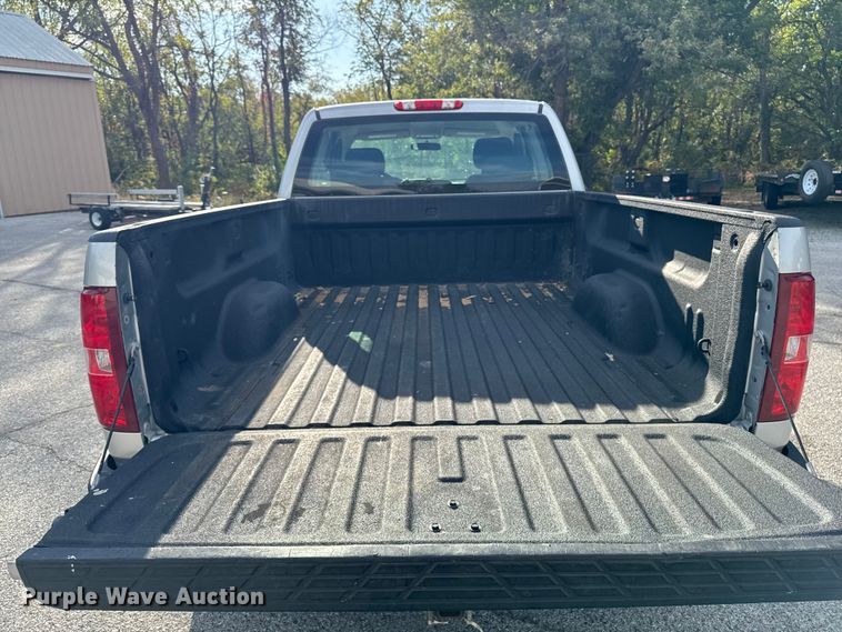 image for item EM2378 2011 Chevrolet Silverado 1500 Ext. Cab pickup truck