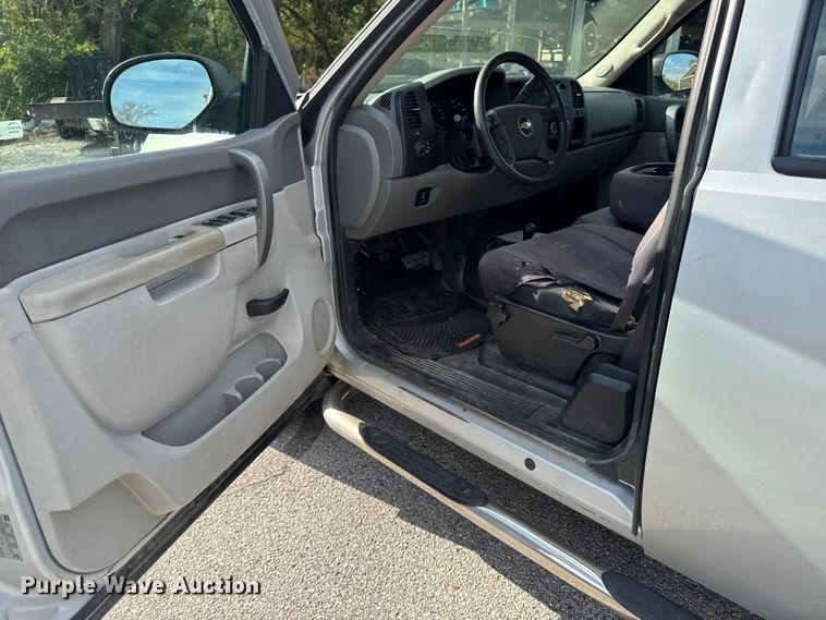 image for item EM2378 2011 Chevrolet Silverado 1500 Ext. Cab pickup truck