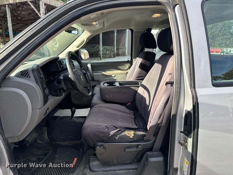 image for item EM2378 2011 Chevrolet Silverado 1500 Ext. Cab pickup truck