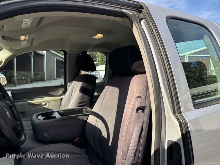 image for item EM2378 2011 Chevrolet Silverado 1500 Ext. Cab pickup truck