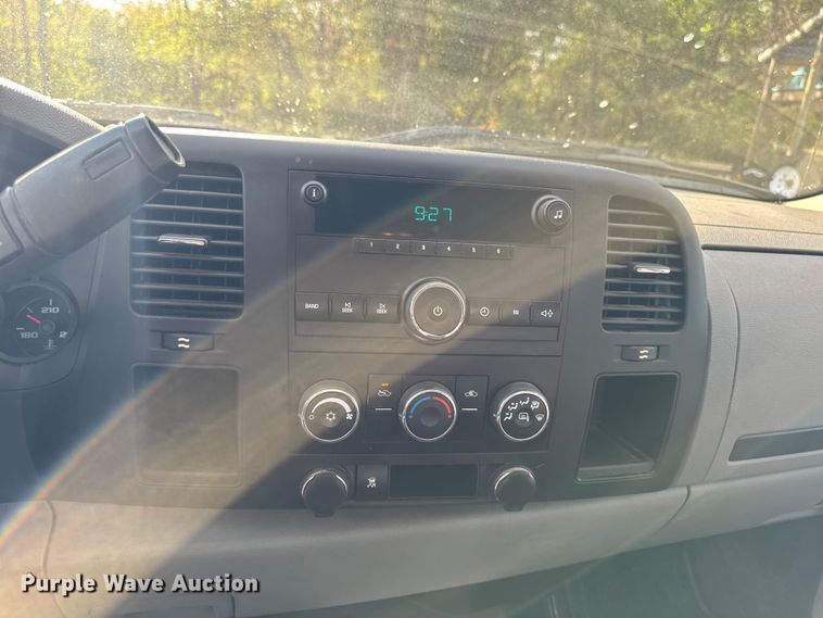 image for item EM2378 2011 Chevrolet Silverado 1500 Ext. Cab pickup truck