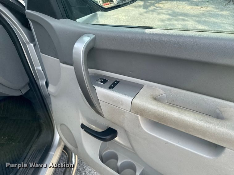 image for item EM2378 2011 Chevrolet Silverado 1500 Ext. Cab pickup truck