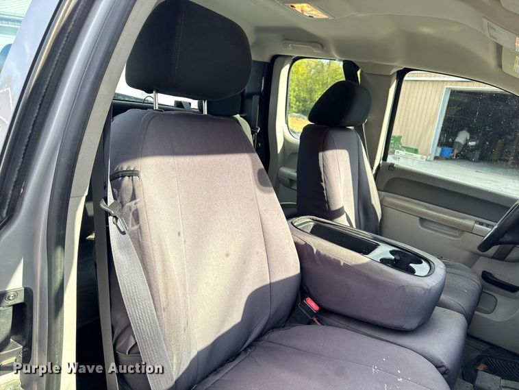 image for item EM2378 2011 Chevrolet Silverado 1500 Ext. Cab pickup truck