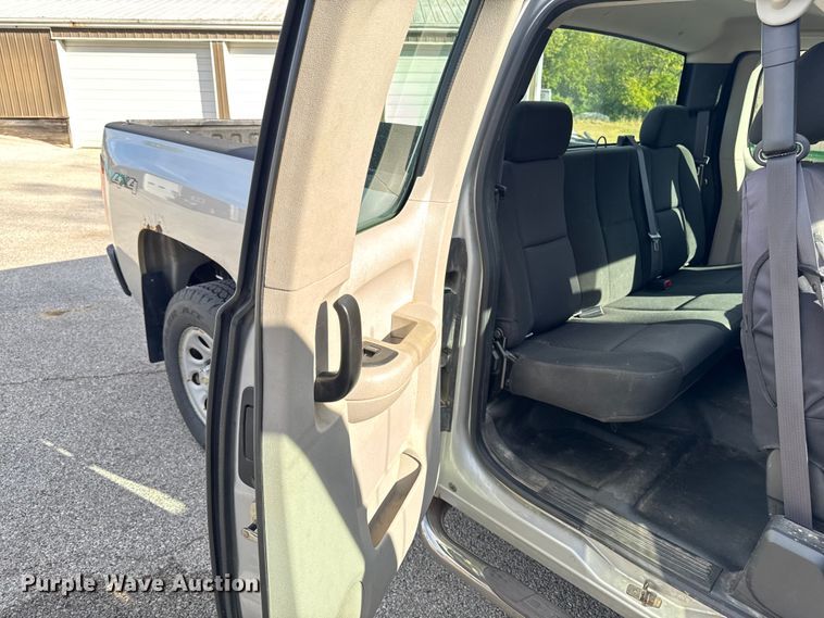 image for item EM2378 2011 Chevrolet Silverado 1500 Ext. Cab pickup truck