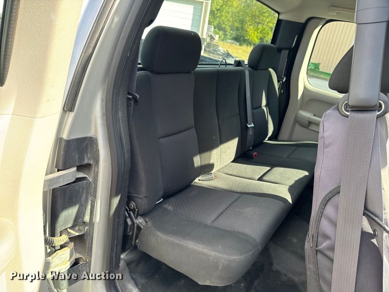 image for item EM2378 2011 Chevrolet Silverado 1500 Ext. Cab pickup truck