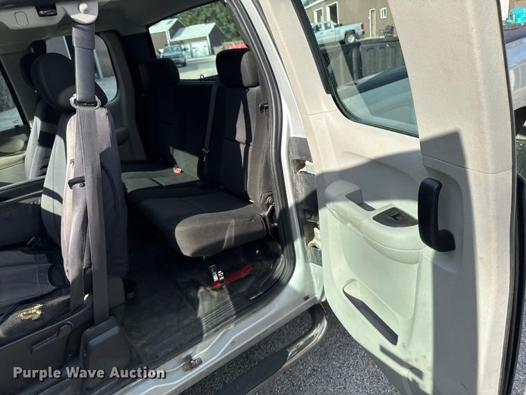 image for item EM2378 2011 Chevrolet Silverado 1500 Ext. Cab pickup truck