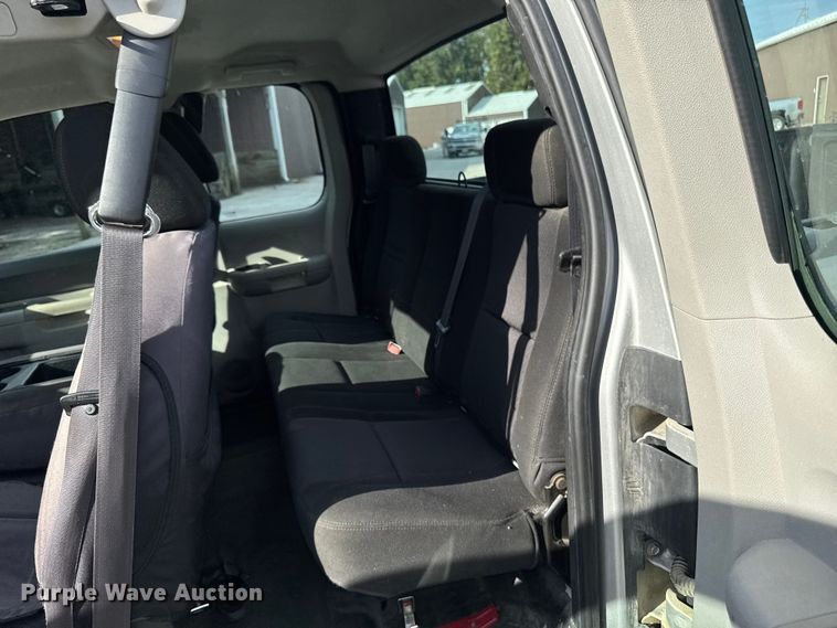 image for item EM2378 2011 Chevrolet Silverado 1500 Ext. Cab pickup truck