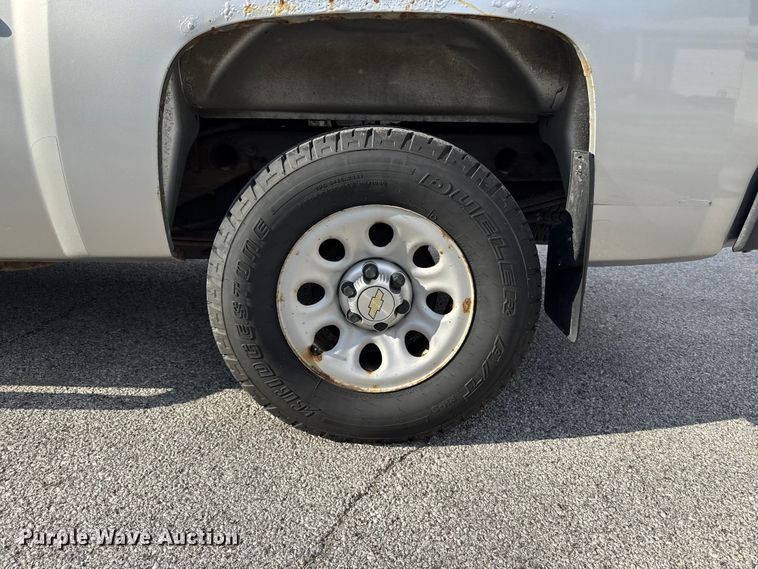 image for item EM2378 2011 Chevrolet Silverado 1500 Ext. Cab pickup truck