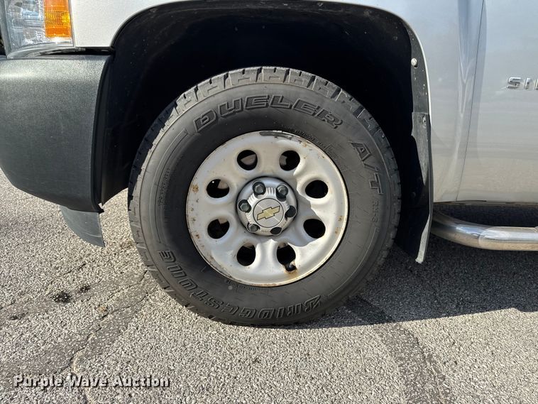 image for item EM2378 2011 Chevrolet Silverado 1500 Ext. Cab pickup truck