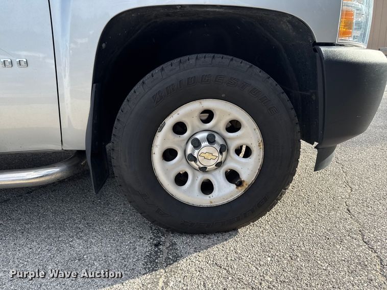 image for item EM2378 2011 Chevrolet Silverado 1500 Ext. Cab pickup truck