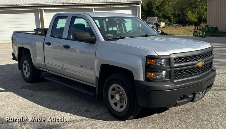 image for item EM2379 2015 Chevrolet Silverado 1500 Double Cab pickup truck