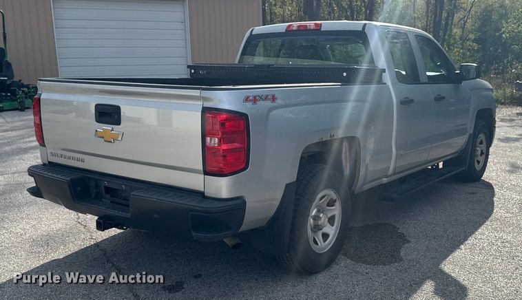 image for item EM2379 2015 Chevrolet Silverado 1500 Double Cab pickup truck