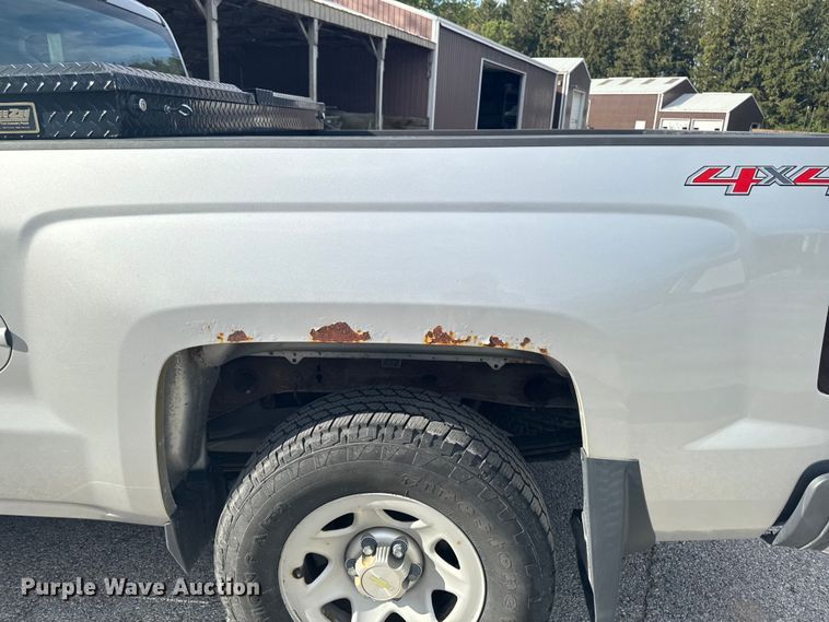 image for item EM2379 2015 Chevrolet Silverado 1500 Double Cab pickup truck
