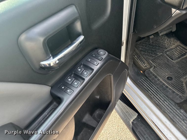 image for item EM2379 2015 Chevrolet Silverado 1500 Double Cab pickup truck