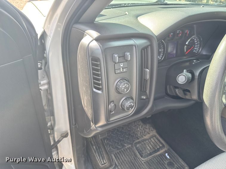 image for item EM2379 2015 Chevrolet Silverado 1500 Double Cab pickup truck