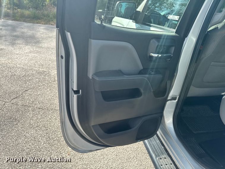 image for item EM2379 2015 Chevrolet Silverado 1500 Double Cab pickup truck