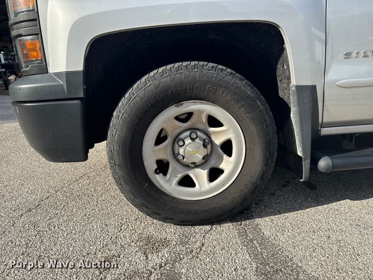 image for item EM2379 2015 Chevrolet Silverado 1500 Double Cab pickup truck