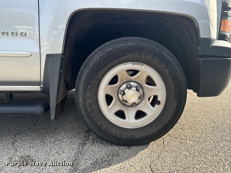 image for item EM2379 2015 Chevrolet Silverado 1500 Double Cab pickup truck