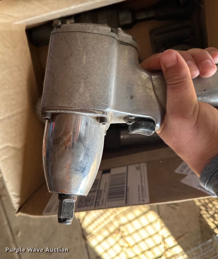 image for item EM2382 Tools