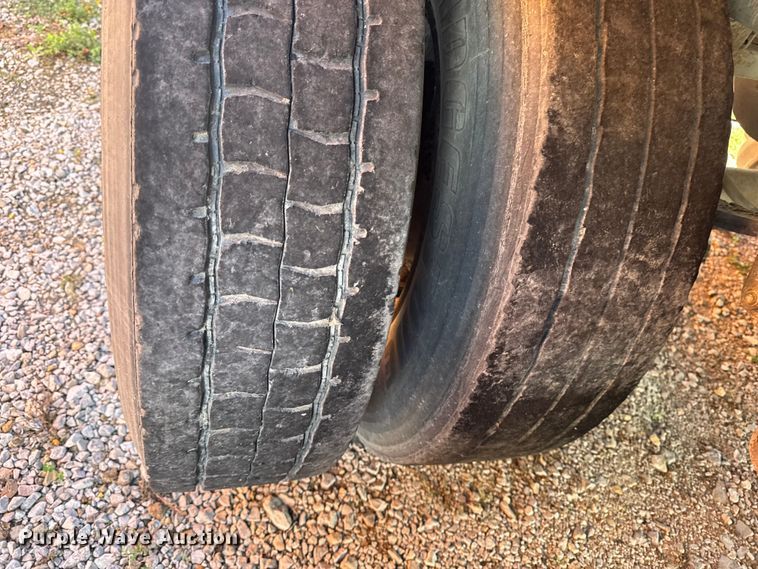 image for item EM2384 2003 Wabash dry van trailer