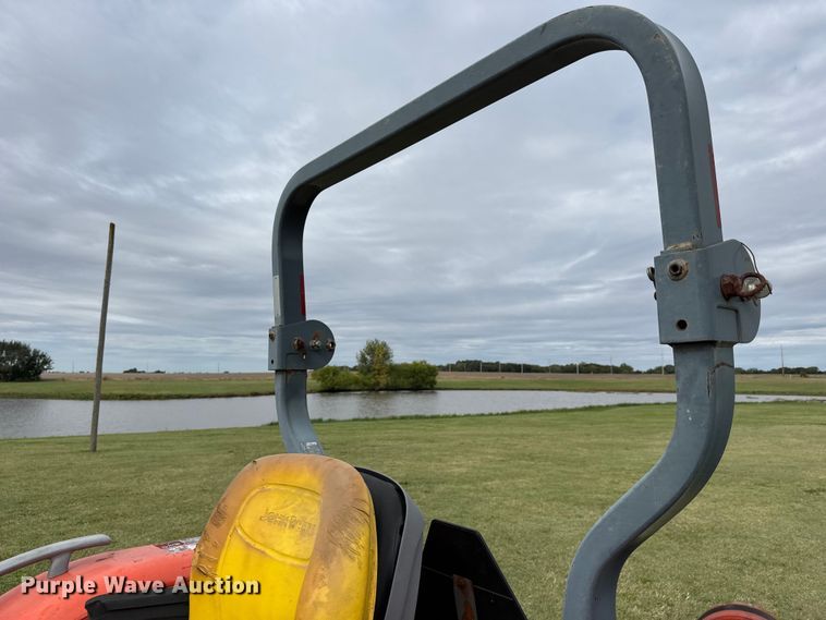 image for item EM8383 2004 Kubota L5030D MFWD tractor