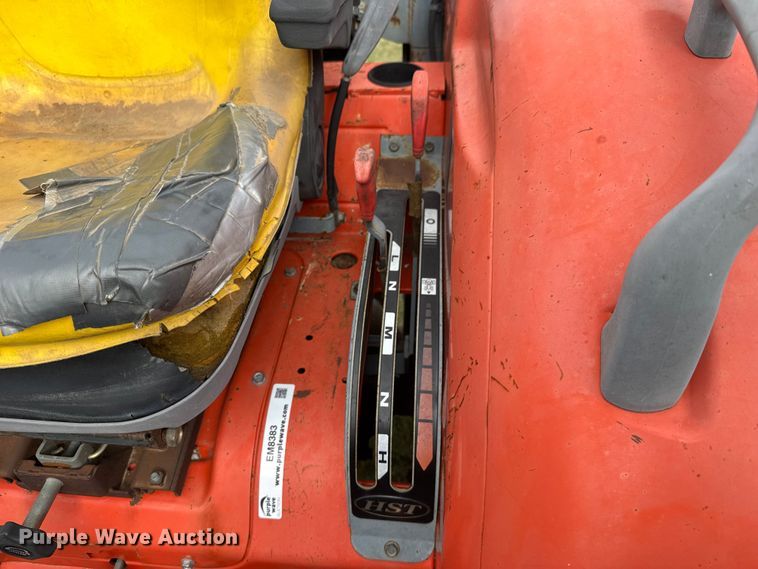 image for item EM8383 2004 Kubota L5030D MFWD tractor